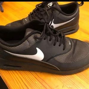 Size 9 nike thea